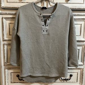 Heyson 3/4 length grey top; size small